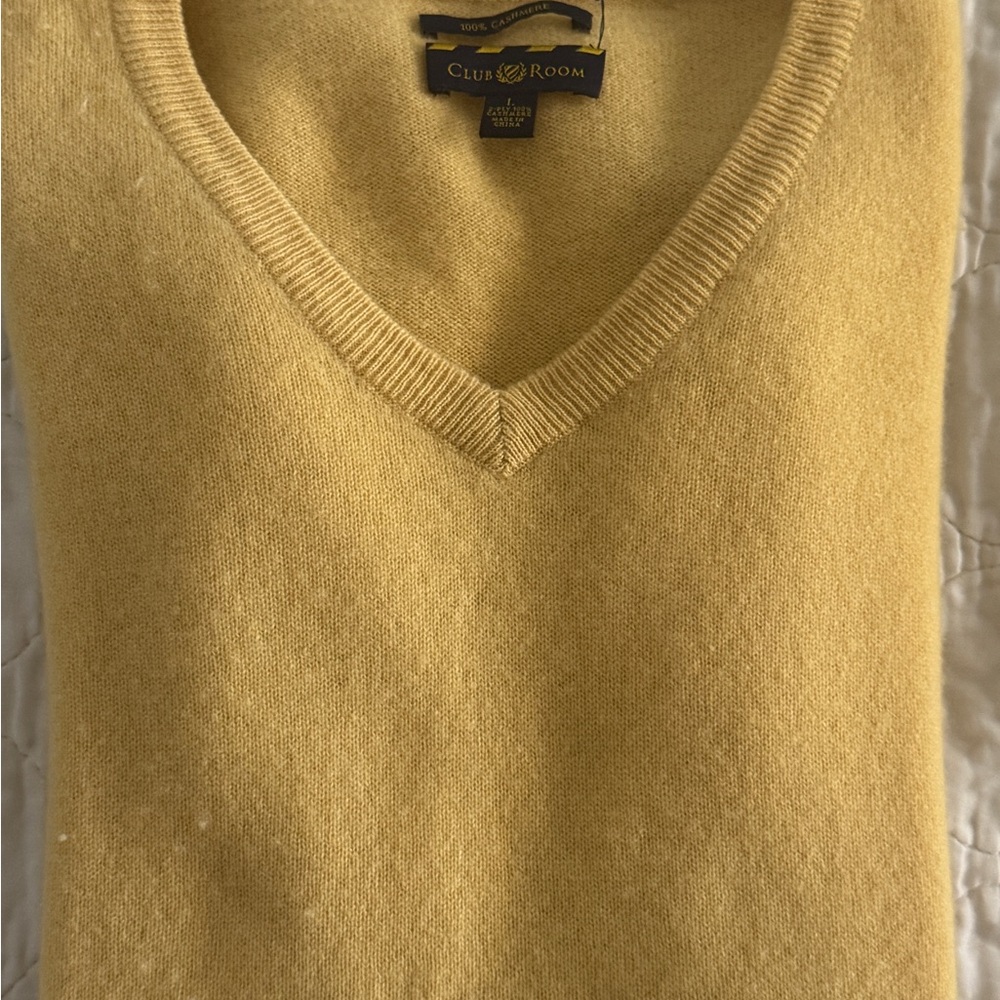 Club Room Men's V-Neck Sweater in Mustard - 100% Cashmire